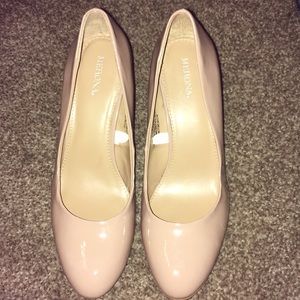 Nude pumps